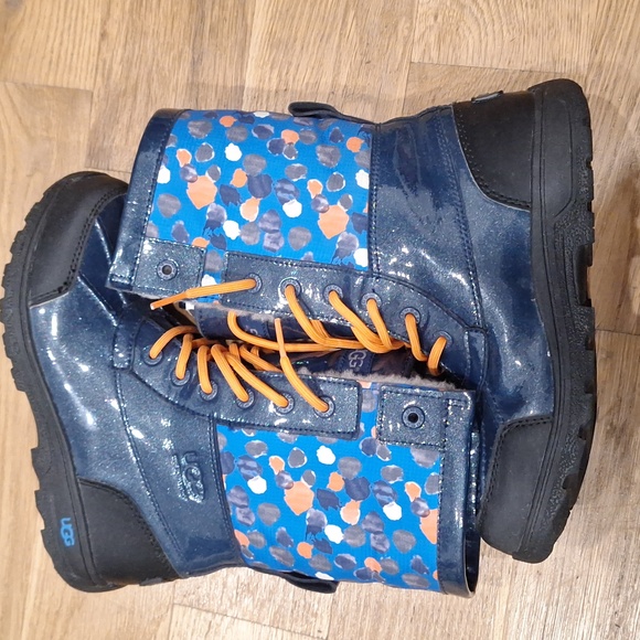 Uggs kids boys boots - Picture 1 of 5